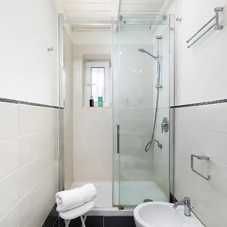 Apartment Cosy, Charming 1 Bedroom Maisonette *