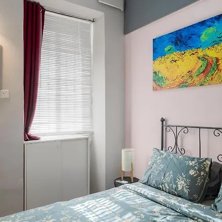 Cosy, Charming 1 Bedroom Maisonette Apartment *